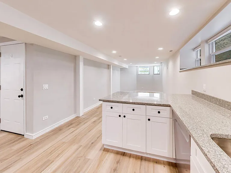824 N Maplewood Ave #G — Photo 4