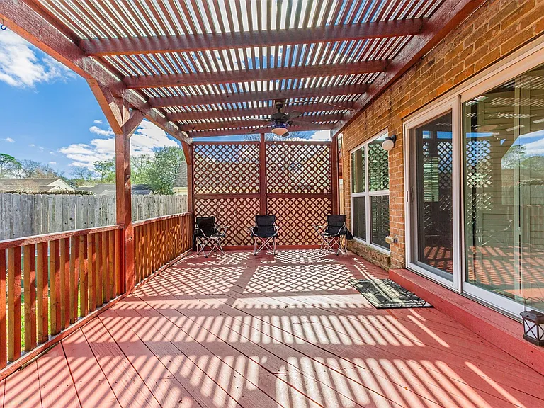1319 Ambergate Dr — Photo 3
