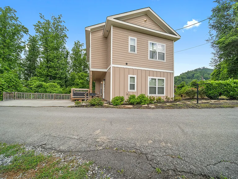 327 E Holly Ridge Rd — Photo 33