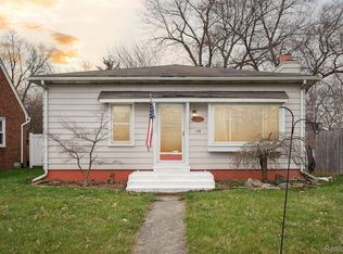 130 Preston Ave, Waterford, MI 48328