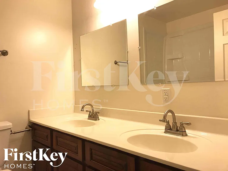 8802 N 35th Dr — Photo 11