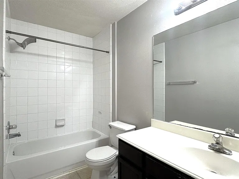 4243 Daisy Meadow Dr — Photo 10