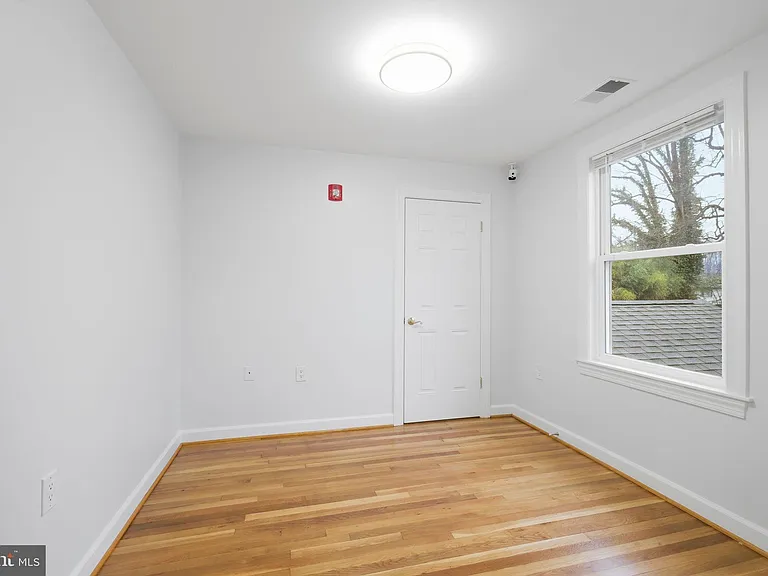 711 Lamberton Dr — Photo 37