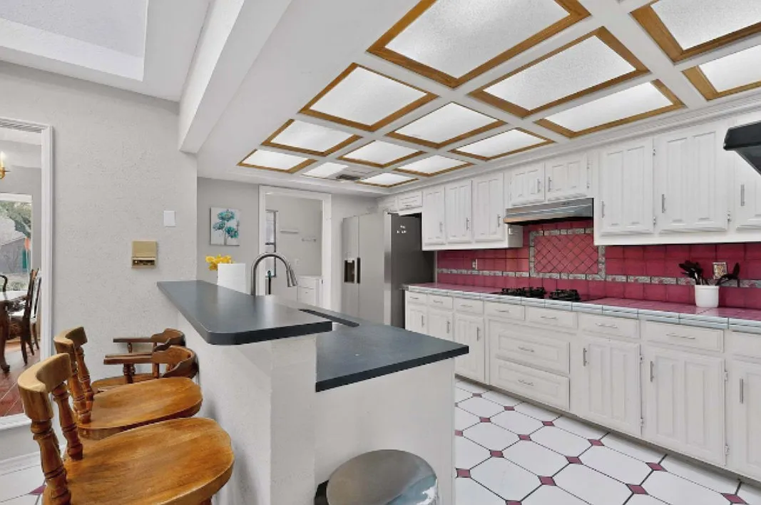 3 bed, 2571 sqft, $5,000 — Photo 4