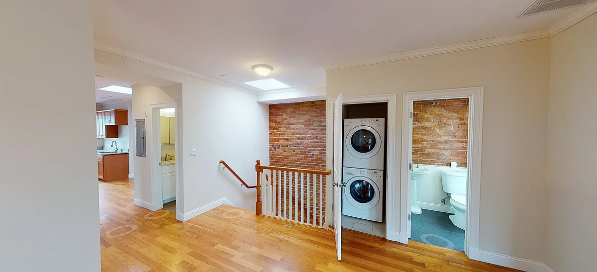 Building Photo - 11 Marney St #4