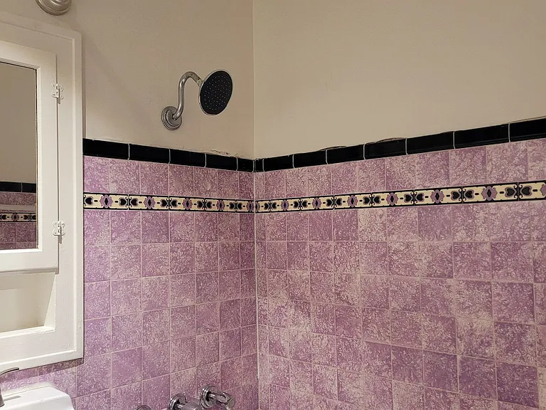 Pollyanna Apartments — Photo 12