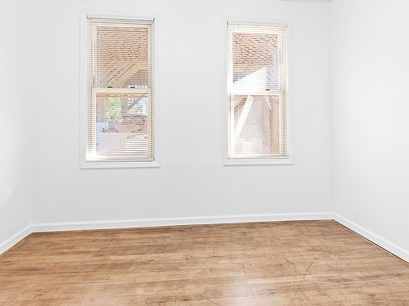 4th image of 17 Bogert St Fl 1