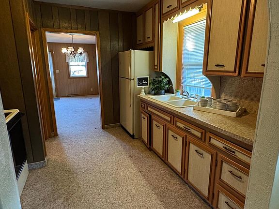 3rd image of 1409 6th Ave NW