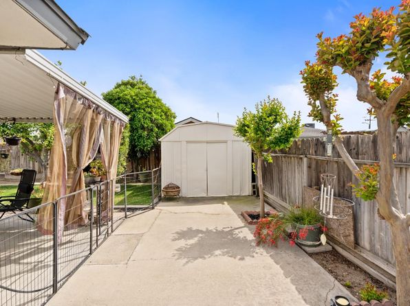 608 W Norwich Ave, Clovis, CA 93612