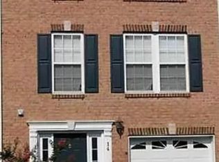 14 New Castle St #14, Farmingdale, NJ 07727