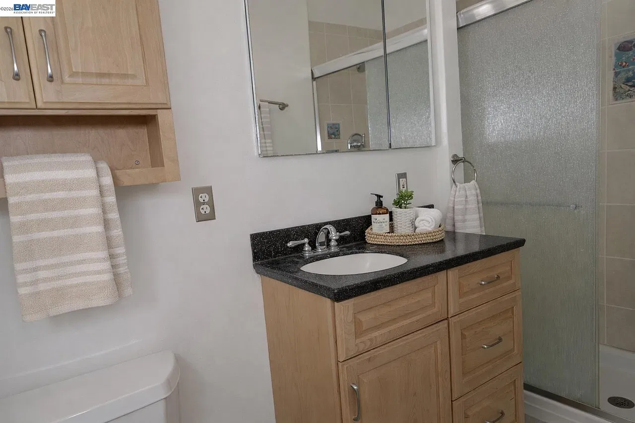 3 bed, 1600 sqft, $7,000 — Photo 3