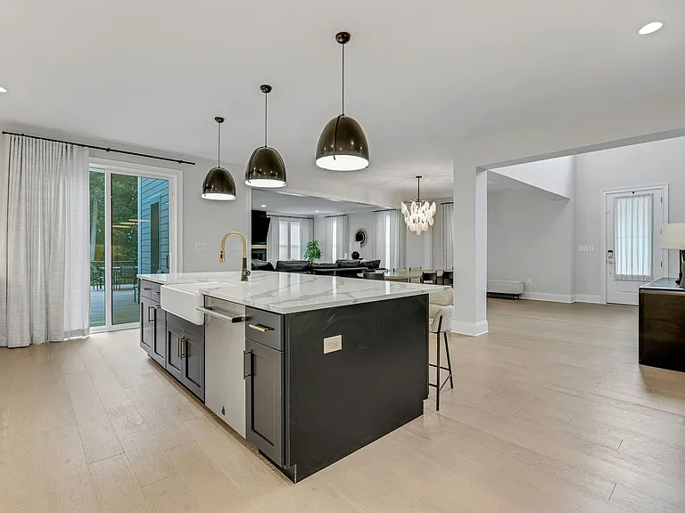 63 Samuel Way — Photo 43