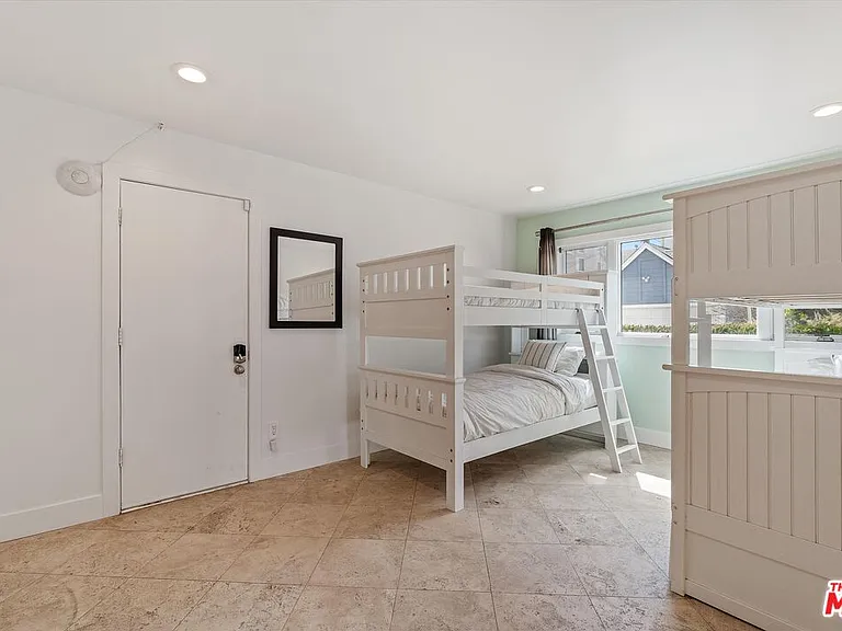 6419 Ocean Front Walk — Photo 14