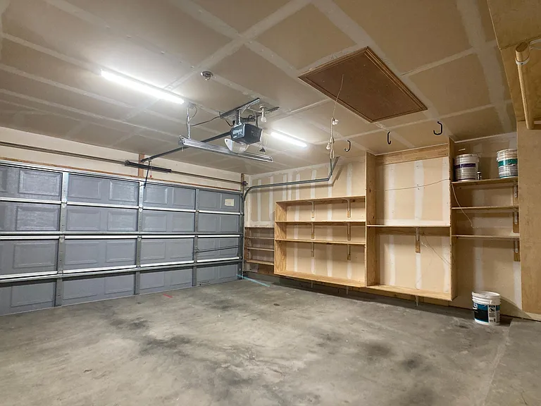 garage, opposite view