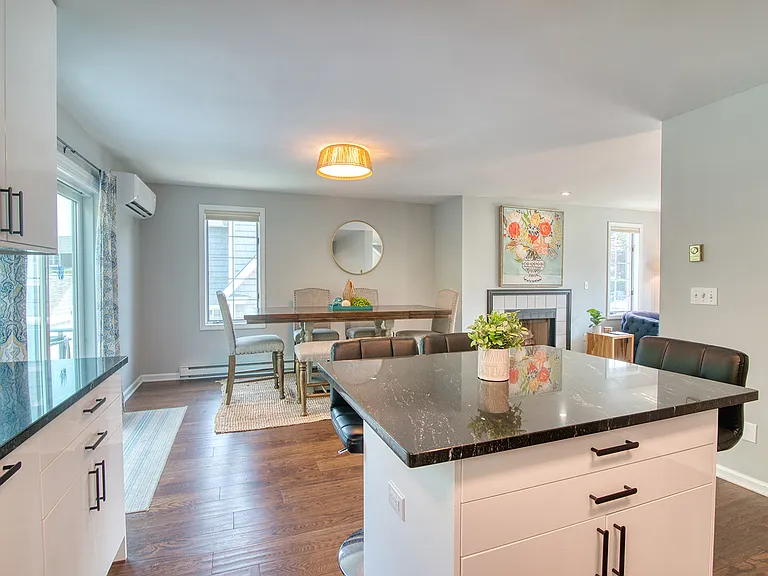 12 Middlefield St — Photo 9