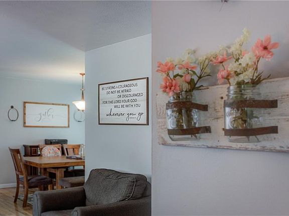 2nd image of 28847 Lynhaven Dr