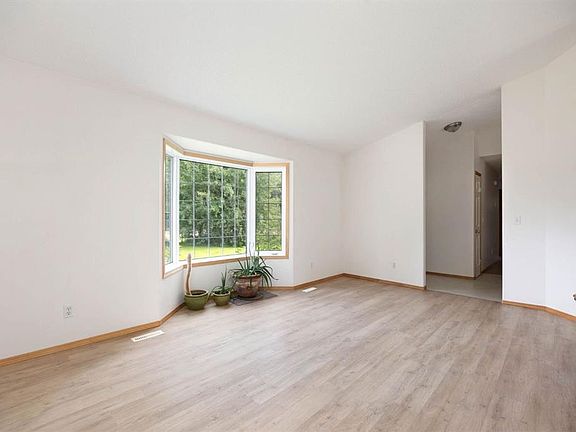 3rd image of 205 E Cheecham Dr