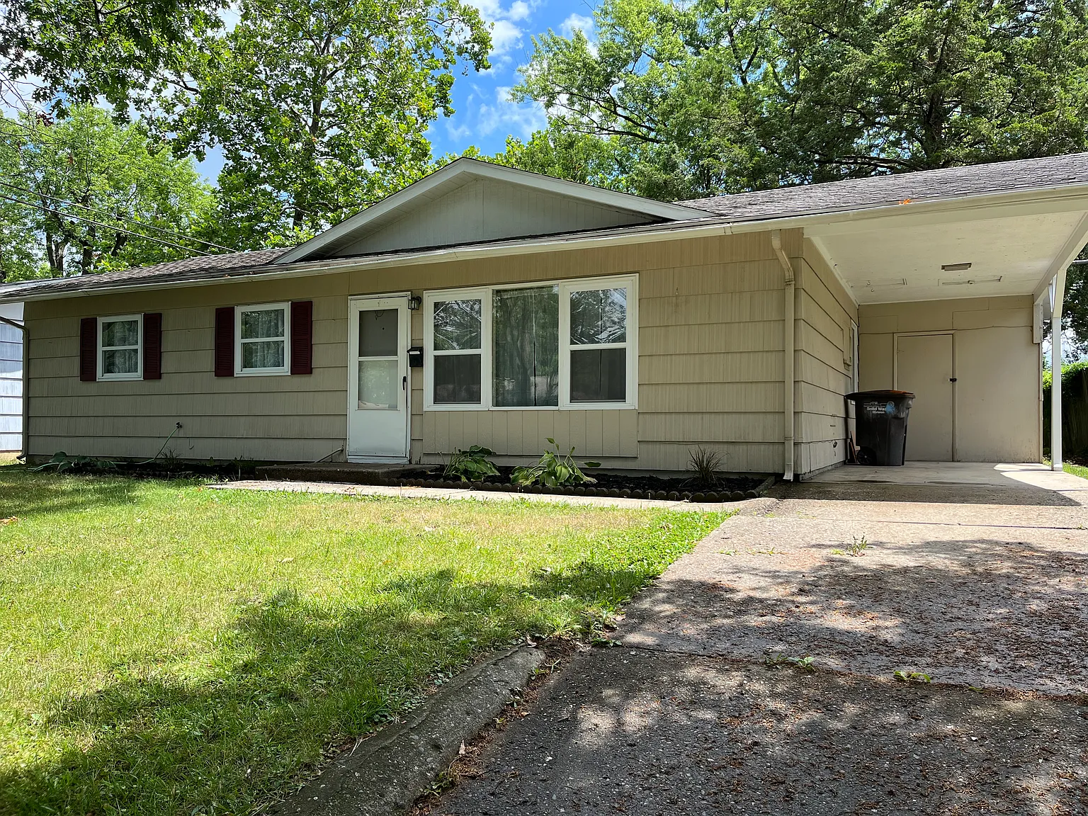 3 bed, 1025 sqft, $1,225 — Photo 1