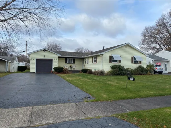 15 Catalina Dr, Rochester, NY 14622