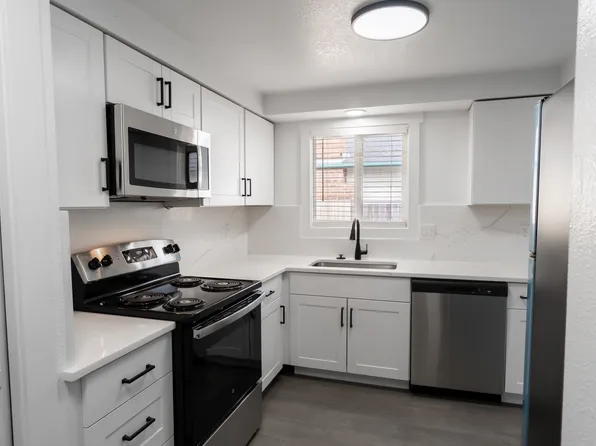 984 Island St, Springfield, OR 97477