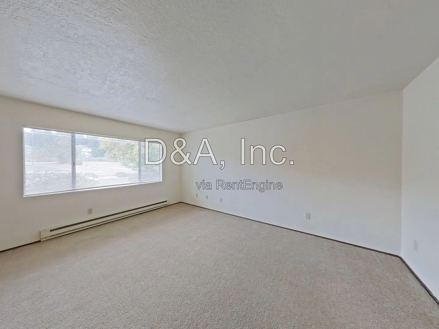 3 bed, 1.5 bath, 1264 sqft, $2,395 — Photo 2