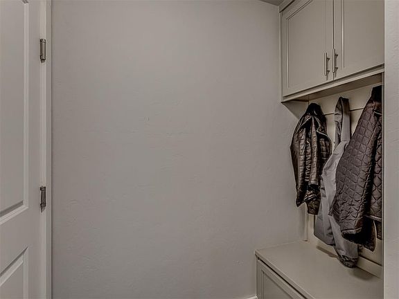 5th image of 2313 Roca Dr