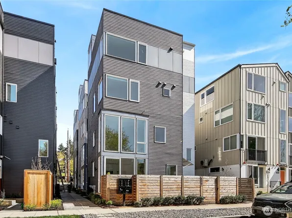 6320 41st Avenue SW #B, Seattle, WA 98136