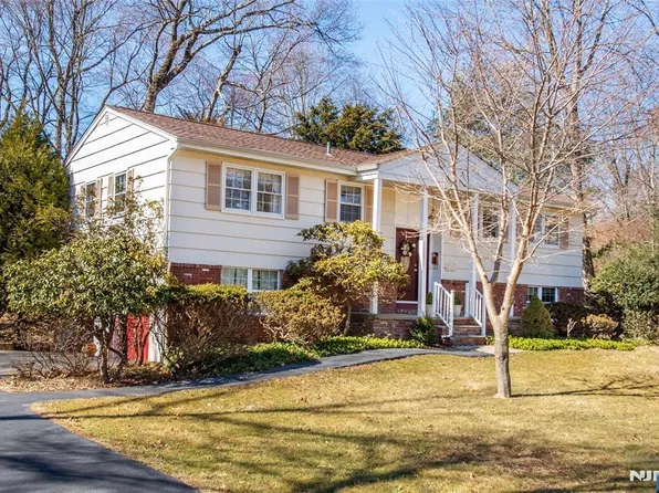 299 Mason Ave, Wyckoff, NJ 07481