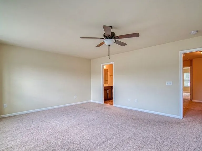 700 Daisy Hill Ln — Photo 10