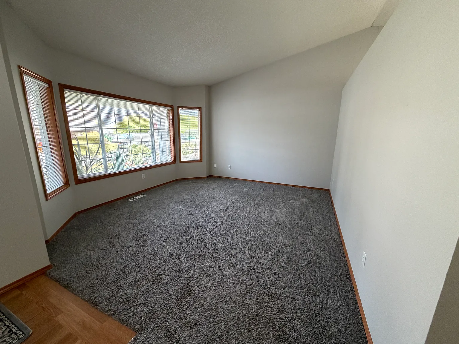3 bed, 1392 sqft, $2,695 — Photo 2