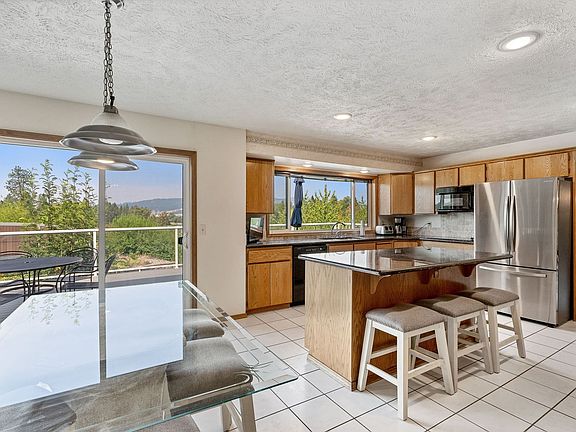 5th image of 18625 E Riverway Ave