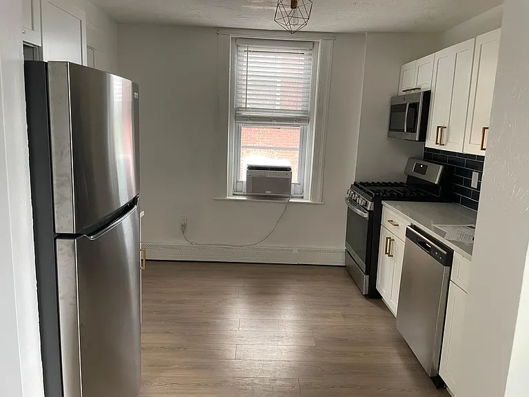 29 Irving St #5 — Photo 7