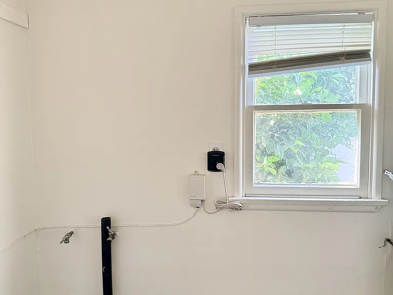 24448 Myers Ave — Photo 8