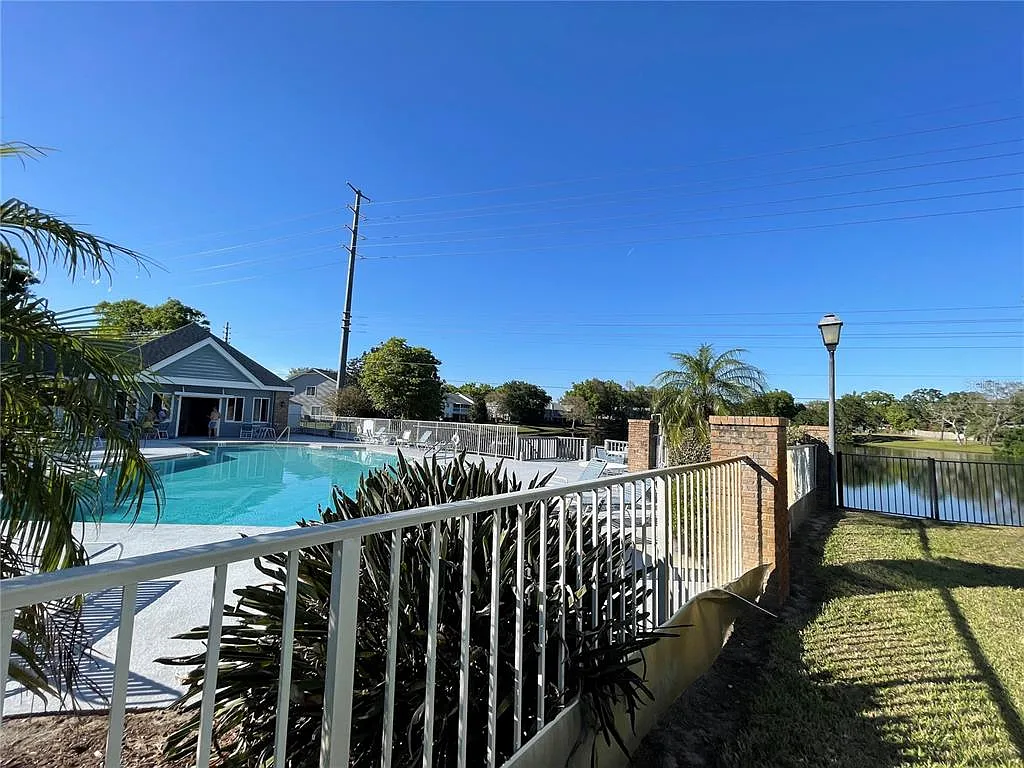 2 bed, 2.0 bath, 1192 sqft, $2,100 — Photo 2