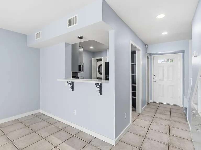 2122 Hancock Dr #121 — Photo 6