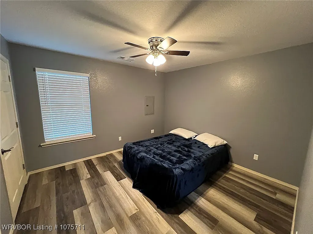 Building Photo - 2807 Neis St #1