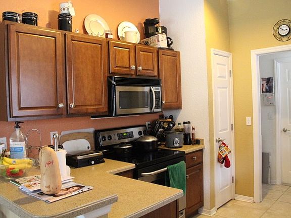 5th image of 937 Princeton Manor Ln