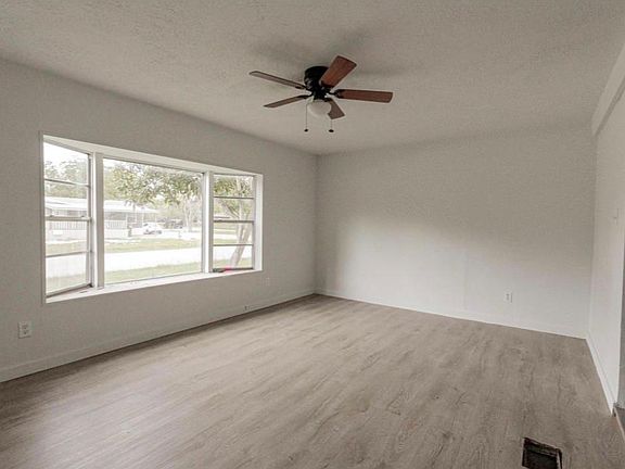 3rd image of 2422 Avilion Ct
