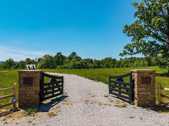 2nd image of 425 Barnhardt Rd