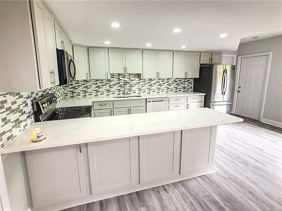 4th image of 327 W Cornelius Cir