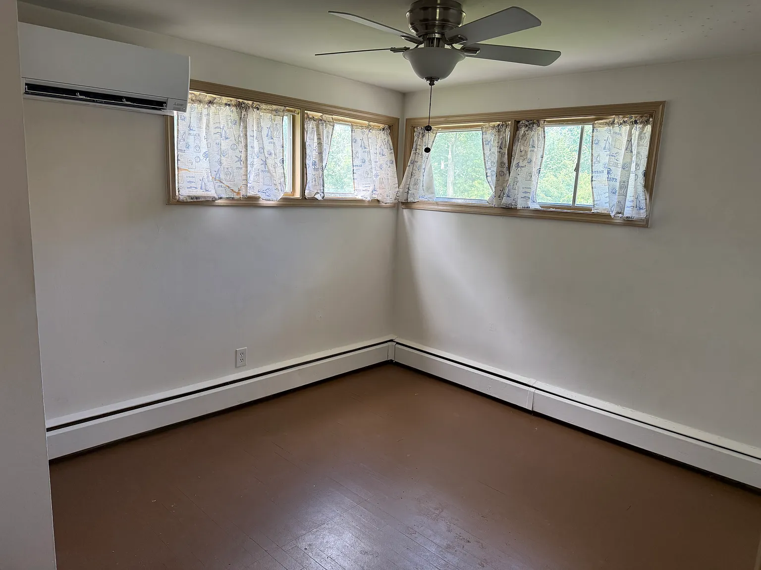 3 bed, 1.5 bath, 900 sqft, $2,100 — Photo 4