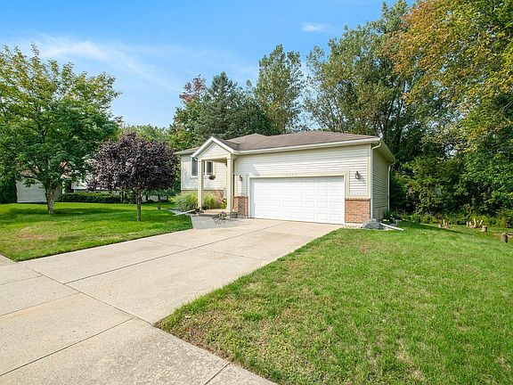 2nd image of 6999 Lake Bluff Dr NE