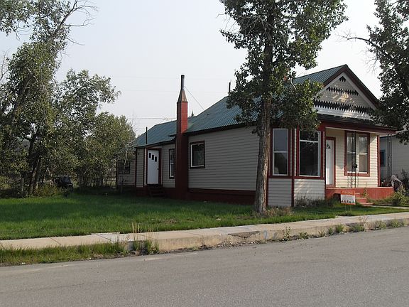 4 city lots with trees