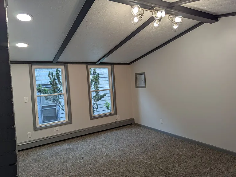 250 Locust St — Photo 8