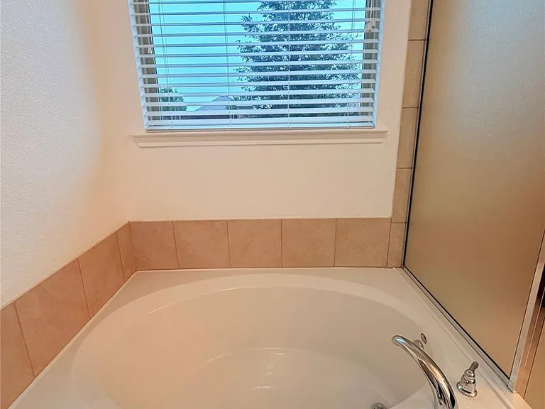 305 Rustic Oak Ln — Photo 8