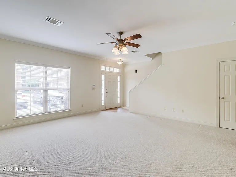940 Jefferson Dr — Photo 4