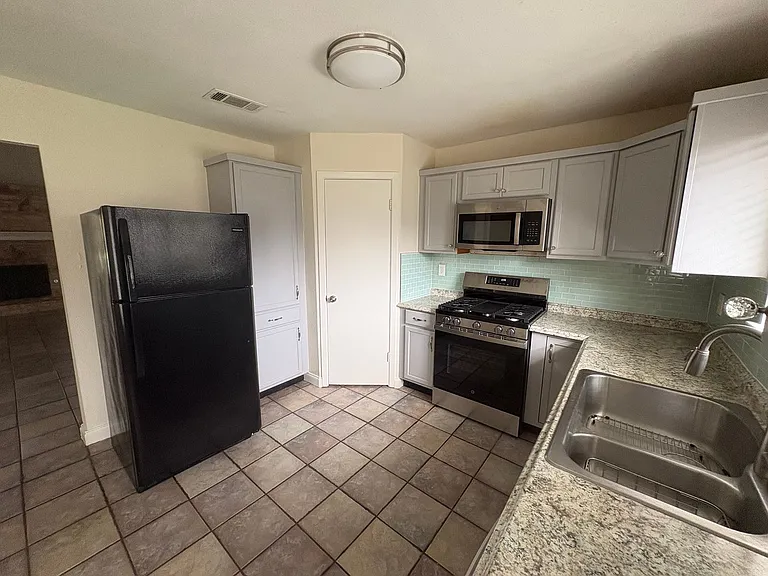 3800 Tattershall Ln — Photo 10