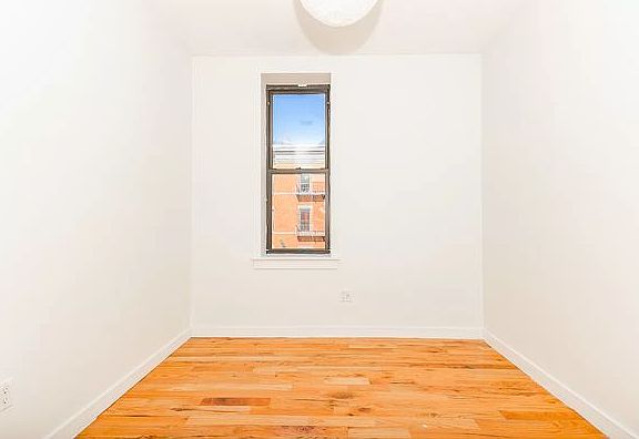 4th image of 591 Franklin Ave #9B