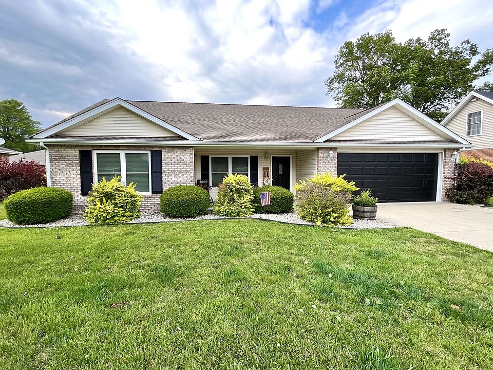 1st image of 1301 Pin Oak Dr