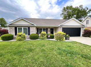 1301 Pin Oak Dr, Seymour, IN 47274